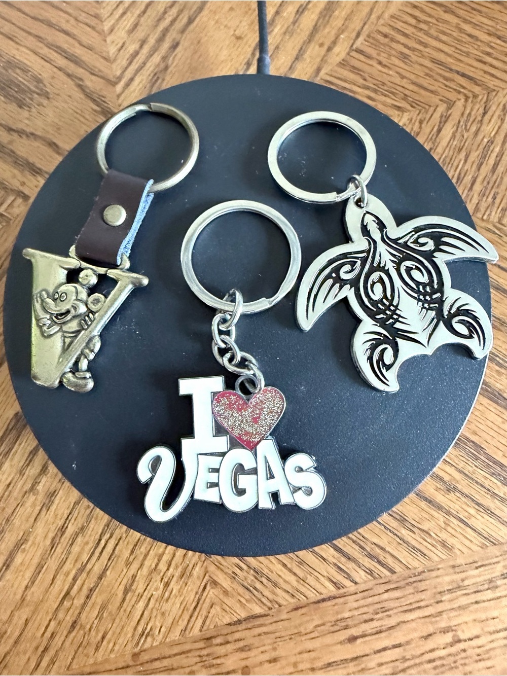 🎅🏻 SaleDisney Vintage letter V Mickey Mouse keychain I 💜 Vegas and  Turtle 3pc